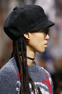 Details Christian Dior , Details Dior Fall 2018 Ready-to-Wear , Детали показа Кристиан Диор , Детали показа Диор осень зима 2018 , Fashion show , неделя моды в Париже , PFW , Мария Грация Кьюри , Mainstyles